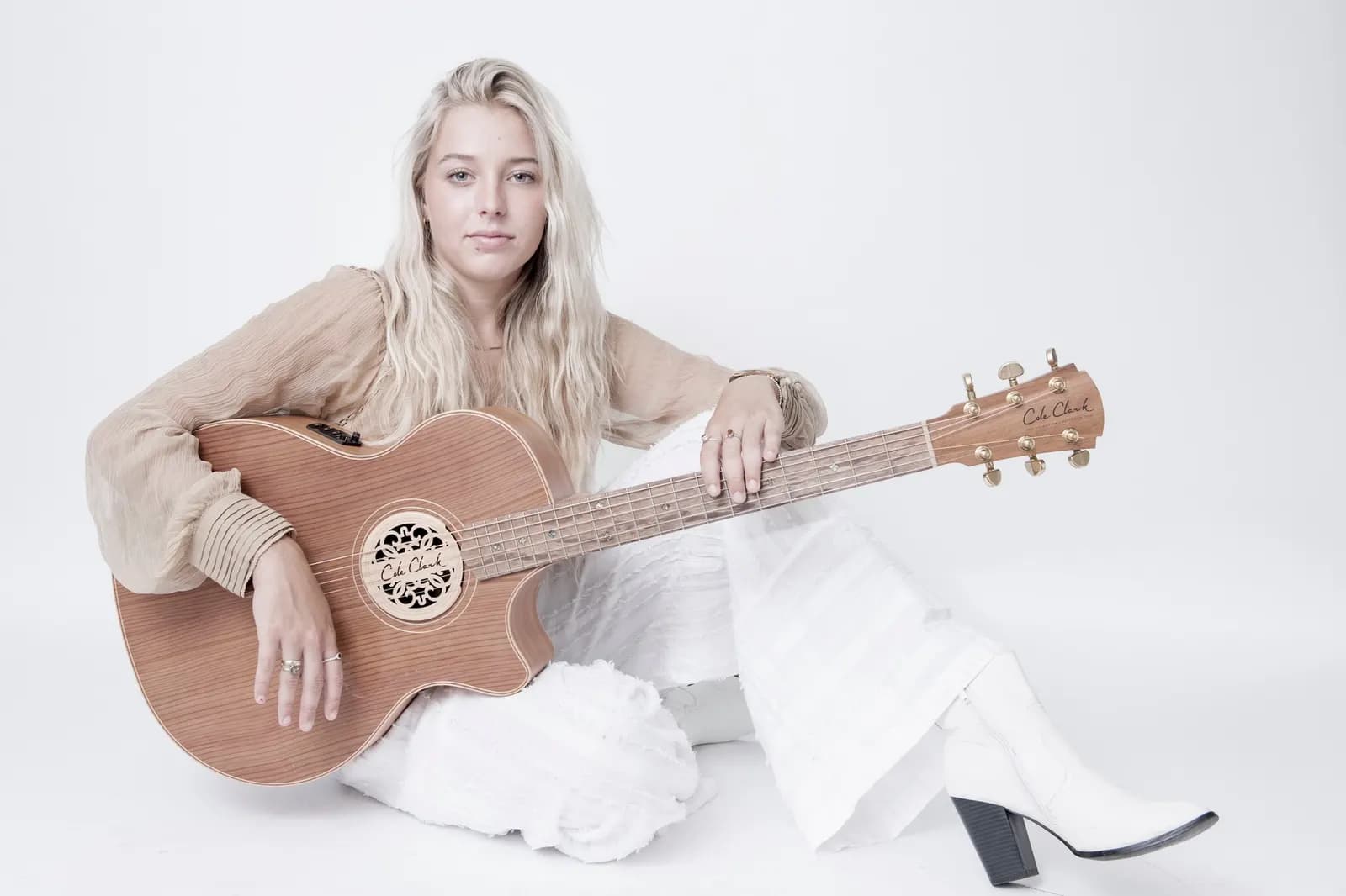 Ist möglicherweise ein Bild von Gitarre